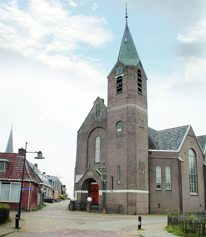 Mogelijk wordt voormalige gereformeerde kerk De Hoeksteen afgestoten en worden alle diensten dan gehouden in de Sint Maartenkerk. 
